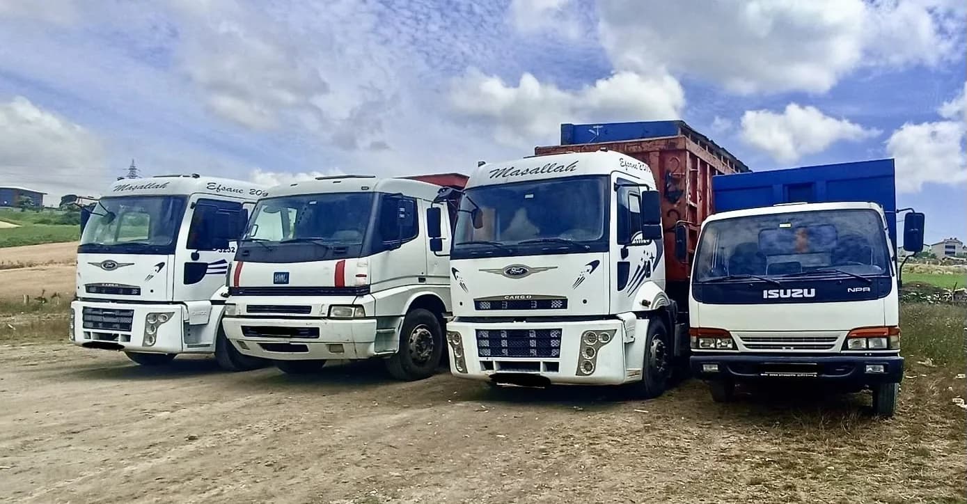 İlyasoğulları Metal araç filosu — Ford Cargo ve nakliye ekipmanları