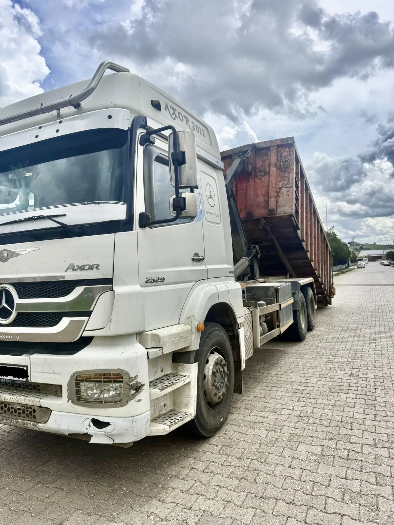 Mercedes Axor konteyner taşıma aracı — hurda nakliye filosu